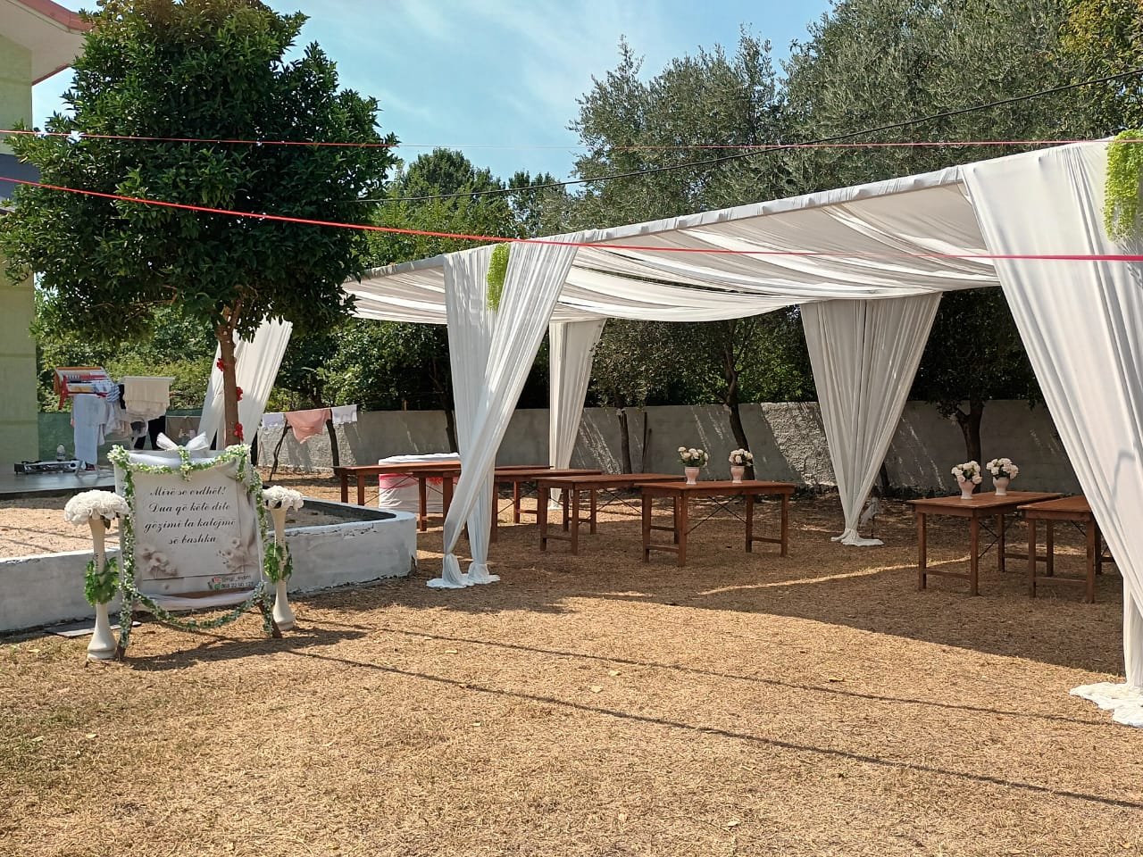 Karrige tenda me qera